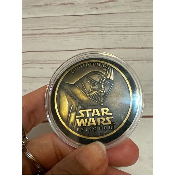 Star Wars Episode III 3 Darth Vader Limited Edition 2005 LFL Coin in Case NEW - Picture 1 of 5